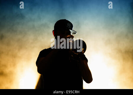 BARCELONA - 13 JUN: Woodkid (Band) führt auf Sonar Festival am 13. Juni 2014 in Barcelona, Spanien. Stockfoto