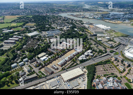 Eine Luftaufnahme, Blick auf den Fluss Medway Rochester und Strood in Kent Stockfoto