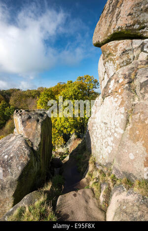 Felsen bei Robin Hoods schreiten im Peak District, Derbyshire an einem sonnigen Herbsttag. Stockfoto