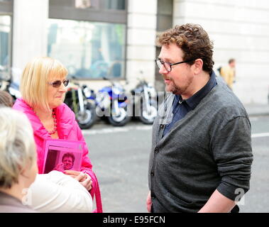 Michael Ball verlässt BBC Radio 2, London Featuring: Michael Ball wo: London, Vereinigtes Königreich bei: 17. April 2014 Stockfoto