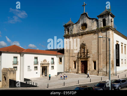 Portugal, Beira Litoral, Coimbra, die Kirche Sao Joao de Almedina und das Museu Nacional de Machado de Castro Stockfoto