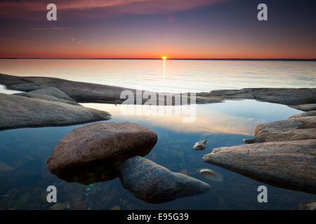 Herbst Sonnenuntergang am Larkollen in Rygge Kommune auf der Ostseite der Oslofjord, Østfold Fylke, Norwegen. Stockfoto