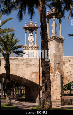 Die Brücke von La Mar, über die Turia-Gärten in Valencia, Spanien. Stockfoto