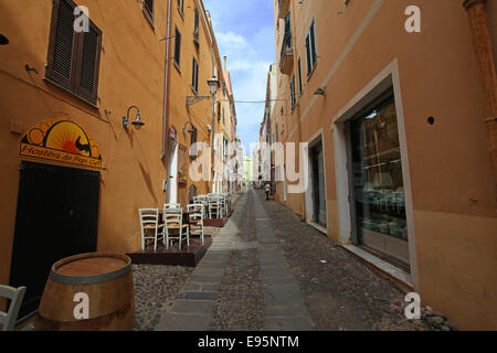 Schmale Straße von Alghero. Sardinien ist. Italien. Stockfoto