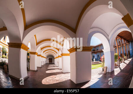 Spanisch-Genossenschaft, Cooperación Española, Convento de Saint Teresa, Antigua, Guatemala Stockfoto