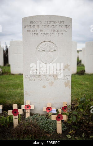 Grabstein auf dem Tyne Cot Cemetery in Zonnebeke, Belgien. Stockfoto