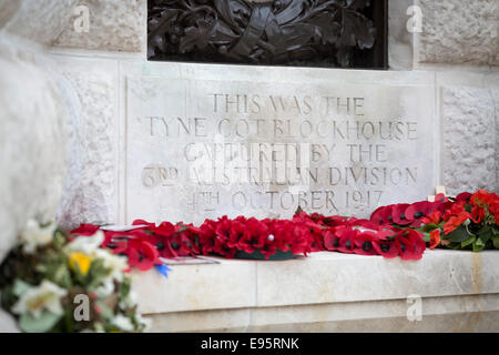 Denkmal am Tyne Cot Friedhof in Zonnebeke, Belgien. Stockfoto