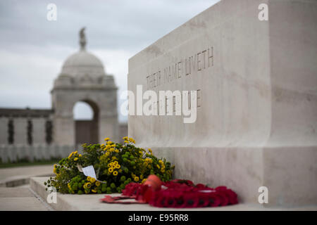 Denkmal am Tyne Cot Friedhof in Zonnebeke, Belgien. Stockfoto