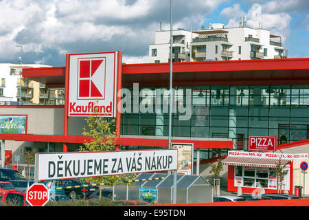 Kaufland Supermarkt in Prag in der Tschechischen Republik Stockfoto