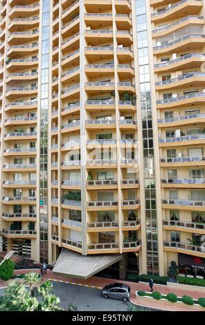 Monte Carlo, Monaco. 20. Oktober 2014. Die Wolkenkratzer Roccabella, wo-F1-Piloten Nico Rosberg und Lewis Hamilton Live. Anderen (ehemaligen) Bewohnern gehören Keke Rosberg, Mika Haekkinen, Karl Lagerfeld, Boris Becker, Shirley Bassey, Ringo Starr, Eddie Jordan. Bildnachweis: Dpa picture Alliance/Alamy Live News Stockfoto