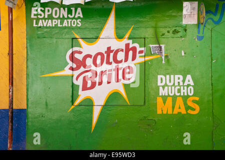 Scotch-Brite, home Reinigung Produkte, Anzeige bemalt an der Seite eines Gebäudes, Solola, Guatemala Stockfoto