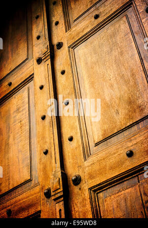 Nahaufnahme einer Kirche Holztür Stockfoto