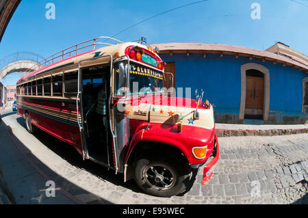 Bunte Huhn Bus Camioneta, Quetzaltenango, Guatemala Stockfoto