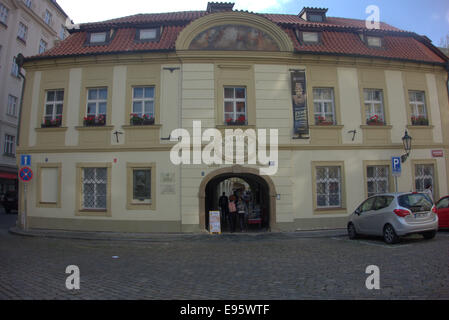 Verschiedene Ansichten von Prag, eine elegante Stadt der Schlösser, Museen, Hallen & Gärten rund um den Fluss durch das Weben. Elegante Stockfoto