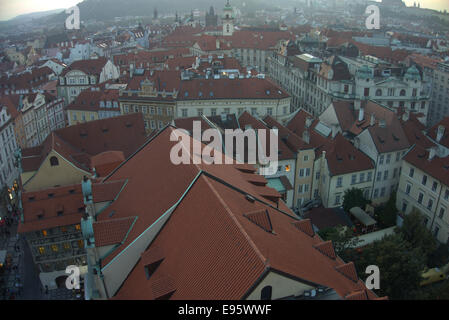 Verschiedene Ansichten von Prag, eine elegante Stadt der Schlösser, Museen, Hallen & Gärten rund um den Fluss durch das Weben. Elegante Stockfoto