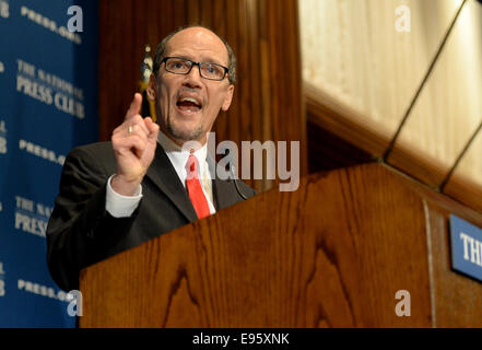 Washington, DC, USA. 20. Oktober 2014. US SEC der Arbeit Thomas Perez spricht während eines Mittagessens im National Press Club in Washington. Bildnachweis: Chuck Myers/ZUMA Draht/Alamy Live-Nachrichten Stockfoto