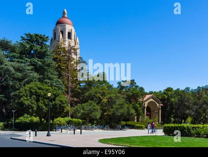 Stanford-Kunst-Galerie und Hoover Tower, Stanford University, Palo Alto, Kalifornien, USA Stockfoto