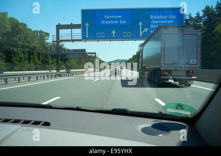 Richtung Norden in Richtung Hannover auf die A2, Bielefeld, Nordrhein-Westfalen, Deutschland. Stockfoto