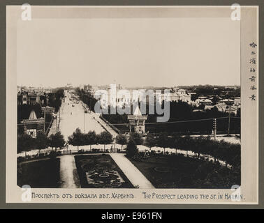 Ein Foto des führenden Aussichtsperspektivs in Harbin, aufgenommen entlang der St. Street in der Stadt. Das Bild zeigt die bedeutende Infrastruktur der Chinesischen Ostbahn und ihre Rolle in der Stadtentwicklung in Harbin. Stockfoto