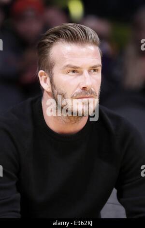 Staples Center, Los Angeles, Kalifornien, USA. 19. Oktober 2014. David Beckham und Kinder besuchen die Lakers Basketballspielen gegen die Utah Jazz. Das Spiel endete in einem Score von Lakers 98, Jazz-91. © Aktion Plus Sport/Alamy Live-Nachrichten Stockfoto
