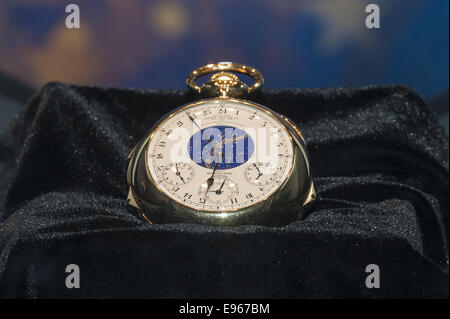 London, London, UK. 20. Oktober 2014. Drücken Sie anrufen eines Ensembles von außergewöhnlichen Juwelen und Edelsteine aus der Sammlung von Dimitri Mavrommatis. Diese Juwelen werden in Sothebys Genf Verkauf von Magnificent Jewels & Noble Juwelen am 12. November angeboten werden. Im Bild: Soll der "Heilige Gral '' von Uhren, die" Henry Graves Supercomplication'' wurde 1933 von Patek Philippe gemacht. Sotheby ist erstmals angeboten die Uhr bei einer Auktion im Jahr 1999 die $ 11 Millionen, realisiert immer die teuerste Uhr jemals bei einer Auktion verkauft. Die Uhr wird angeboten, in Genf am 11. November 201 zu versteigern Stockfoto
