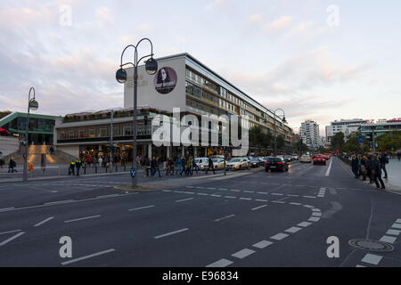 BERLIN, Deutschland - 17. Oktober 2014: Ein neues und modernes Einkaufszentrum in West-Berlin, Bikini-Haus (eröffnet im Jahr 2014) Stockfoto