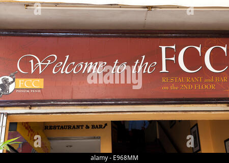 Schild am Foreign Correspondents Club, Phnom Penh, Kambodscha Stockfoto