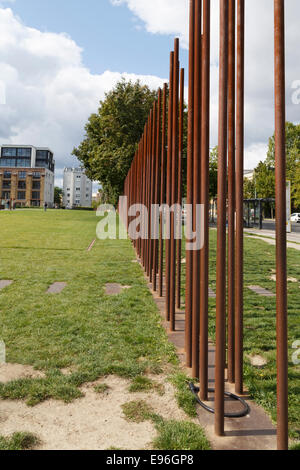 Gedenkstätte Berliner Mauer, Bernauer Straße, Mitte, Berlin, Deutschland zum Gedenken an die Geschichte der Berliner Mauer. Stockfoto