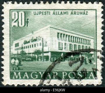 Ungarn - ca. 1953: Briefmarke gedruckt in Ungarn zeigt ein Kaufhaus in Ujpest, ca. 1953 Stockfoto