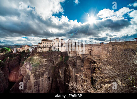 Die Brücke Puente Nuevo und malerische Aussicht auf Stadt Ronda. Provinz Malaga, Andalusien, Spanien Stockfoto