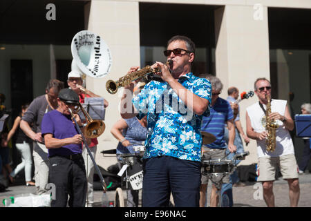 Jazz Band spielt auf der Fête De La Musique (2014) in Rouen, Normandie Stockfoto