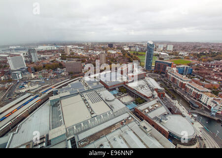 Blick über den Solent Wasser aus der Spinnaker Tower, Portsmouth, Hampshire, England, Vereinigtes Königreich. Stockfoto