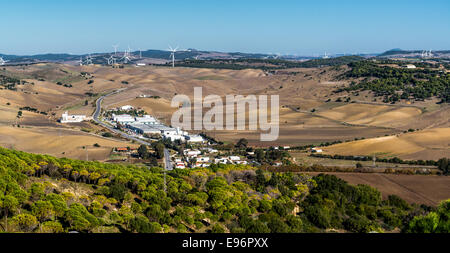 Ansicht von Vejer De La Frontera von einem lokalen Hügel. Costa De La Luz, Spanien Stockfoto