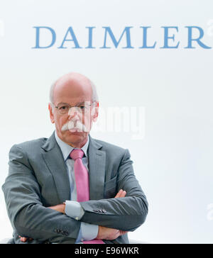 Paris, Frankreich. 3. Oktober 2014. Dieter Zetsche, Vorstandsvorsitzender der Daimler AG, während der Paris Motor Show (Mondial de l ' Automobile) in Paris, Frankreich, 3. Oktober 2014 im Rahmen einer Pressekonferenz von Daimler und Renault-Nissan abgebildet. Foto: Daniel Karmann/Dpa/Alamy Live News Stockfoto