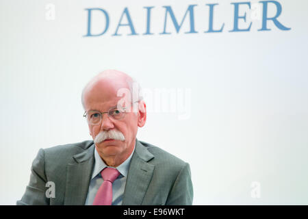 Paris, Frankreich. 3. Oktober 2014. Dieter Zetsche, Vorstandsvorsitzender der Daimler AG, während der Paris Motor Show (Mondial de l ' Automobile) in Paris, Frankreich, 3. Oktober 2014 im Rahmen einer Pressekonferenz von Daimler und Renault-Nissan abgebildet. Foto: Daniel Karmann/Dpa/Alamy Live News Stockfoto