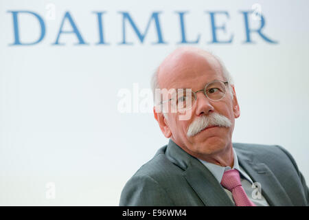 Paris, Frankreich. 3. Oktober 2014. Dieter Zetsche, Vorstandsvorsitzender der Daimler AG, während der Paris Motor Show (Mondial de l ' Automobile) in Paris, Frankreich, 3. Oktober 2014 im Rahmen einer Pressekonferenz von Daimler und Renault-Nissan abgebildet. Foto: Daniel Karmann/Dpa/Alamy Live News Stockfoto