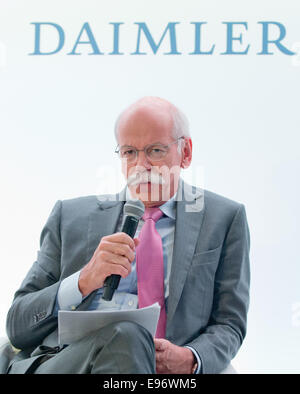 Paris, Frankreich. 3. Oktober 2014. Dieter Zetsche, Vorstandsvorsitzender der Daimler AG, während der Paris Motor Show (Mondial de l ' Automobile) in Paris, Frankreich, 3. Oktober 2014 im Rahmen einer Pressekonferenz von Daimler und Renault-Nissan abgebildet. Foto: Daniel Karmann/Dpa/Alamy Live News Stockfoto