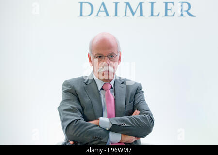 Paris, Frankreich. 3. Oktober 2014. Dieter Zetsche, Vorstandsvorsitzender der Daimler AG, während der Paris Motor Show (Mondial de l ' Automobile) in Paris, Frankreich, 3. Oktober 2014 im Rahmen einer Pressekonferenz von Daimler und Renault-Nissan abgebildet. Foto: Daniel Karmann/Dpa/Alamy Live News Stockfoto