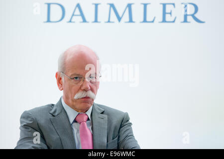 Paris, Frankreich. 3. Oktober 2014. Dieter Zetsche, Vorstandsvorsitzender der Daimler AG, während der Paris Motor Show (Mondial de l ' Automobile) in Paris, Frankreich, 3. Oktober 2014 im Rahmen einer Pressekonferenz von Daimler und Renault-Nissan abgebildet. Foto: Daniel Karmann/Dpa/Alamy Live News Stockfoto