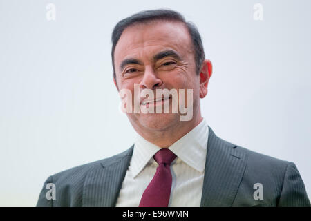 Paris, Frankreich. 3. Oktober 2014. Carlos Ghosn, CEO der Allianz Renault-Nissan, während der Paris Motor Show (Mondial de l ' Automobile) in Paris, Frankreich, 3. Oktober 2014 im Rahmen einer Pressekonferenz von Daimler und Renault-Nissan abgebildet. Foto: Daniel Karmann/Dpa/Alamy Live News Stockfoto