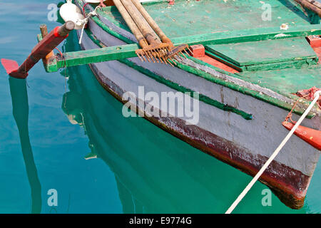 Alte hölzerne Angeln Boot Details Stockfoto