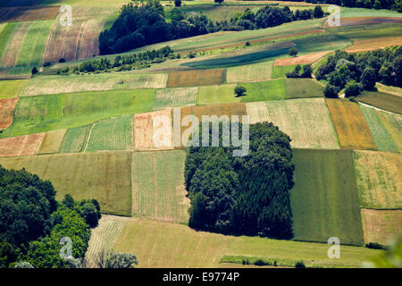 Grünen Wiese Schichten Luftbild Stockfoto