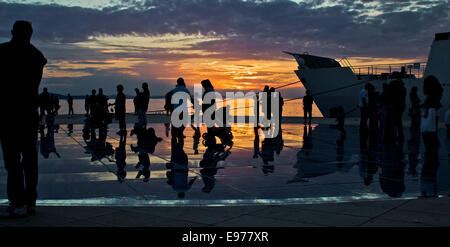 Gruß an die Sonne in Zadar Stockfoto