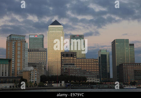 Großbritannien, London, Docklands, Canary Wharf Towers und der Themse von Rotherhithe gesehen.   © Zute Lightfoot Foto Stockfoto