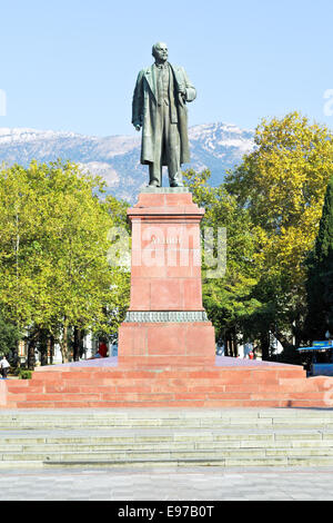 Jalta, Russland - 28. September 2014: Lenin-Statue am Lenin-Platz von Lenin Damm in der Stadt Jalta. Ein Denkmal für Lenin war offen Stockfoto