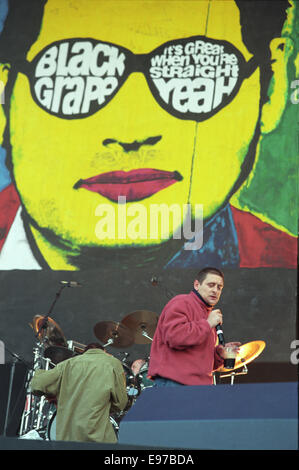 Shaun Ryder und Blackgrape im Konzert am Loch Lomond, Schottland, im Jahr 1996. Stockfoto