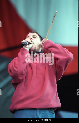 Shaun Ryder und Blackgrape im Konzert am Loch Lomond, Schottland, im Jahr 1996. Stockfoto