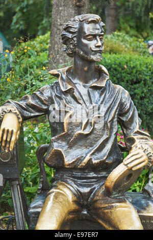 Jalta, Russland - 28. September 2014: Statue von Aleksandr Khanzhonkov am Puschkin-Boulevard in der Stadt Jalta. Denkmal für den Gründer Stockfoto