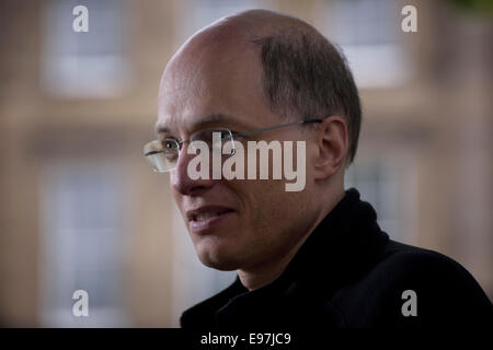 Schweizerisch-britischer Schriftsteller, Philosoph und TV-Moderatorin Alain de Botton, erscheint FRSL beim Edinburgh Book Festival. Stockfoto