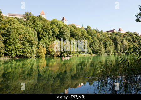 Wöhrsee-See und der Burg in Burghausen, Bayern, Deutschland, Europa Stockfoto